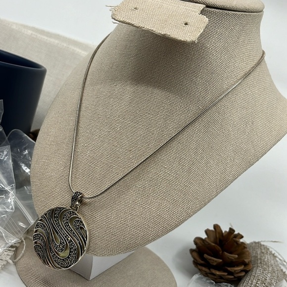 Vintage Sterling Silver Marcasite & MOP Swirl Pendant Necklace 16" - Picture 9 of 17